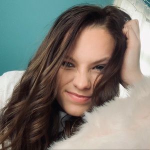 Meet your Posher, Abby